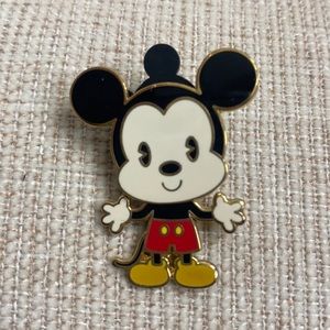 2008 Mickey Mouse Bobble Head Collectible Disney Pin
